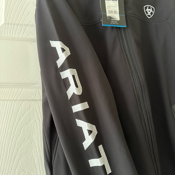 NWT New Team Softshell Jacket Women’s - Picture 3 of 3